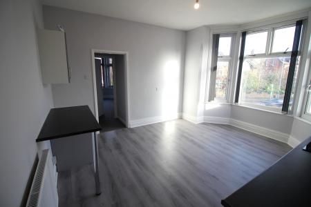 2 bedroom Flat to let in Musters Road, West Bridgford, NG2