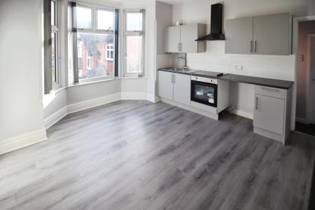 2 bedroom Flat to let in Musters Road, West Bridgford, NG2