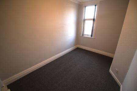 2 bedroom Flat to let in Musters Road, West Bridgford, NG2