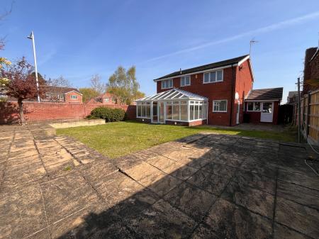 4 bedroom Detached house to let in Melton Gardens, Edwalton, Nottingham, NG12