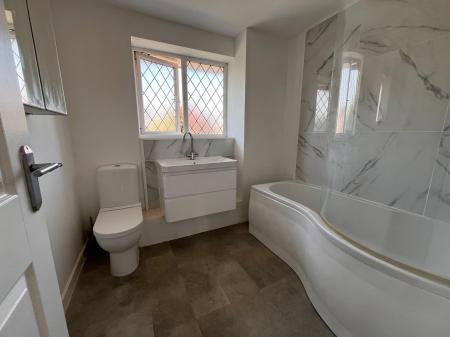 4 bedroom Detached house to let in Melton Gardens, Edwalton, Nottingham, NG12
