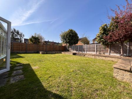 4 bedroom Detached house to let in Melton Gardens, Edwalton, Nottingham, NG12