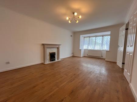 4 bedroom Detached house to let in Melton Gardens, Edwalton, Nottingham, NG12