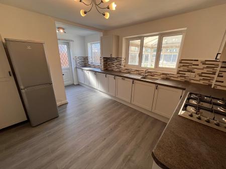 4 bedroom Detached house to let in Melton Gardens, Edwalton, Nottingham, NG12