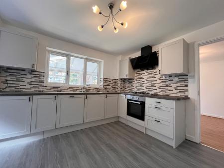 4 bedroom Detached house to let in Melton Gardens, Edwalton, Nottingham, NG12