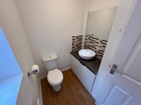 4 bedroom Detached house to let in Melton Gardens, Edwalton, Nottingham, NG12