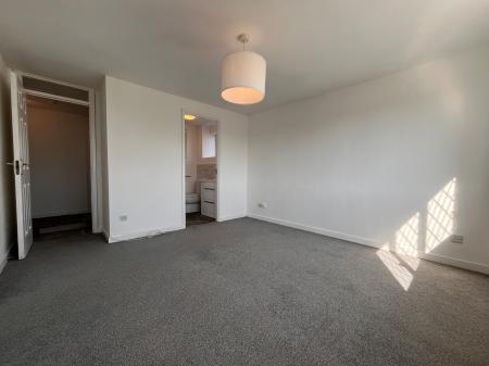 4 bedroom Detached house to let in Melton Gardens, Edwalton, Nottingham, NG12