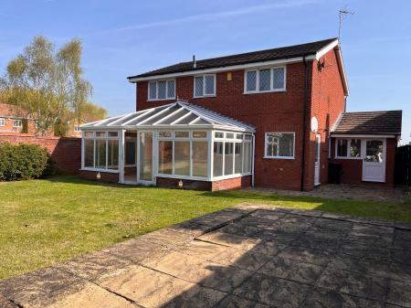 4 bedroom Detached house to let in Melton Gardens, Edwalton, Nottingham, NG12