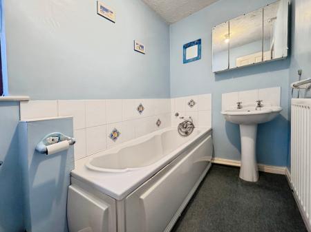 4 bedroom Detached house to let in Bowscale Close, Gamston, Nottingham, NG2