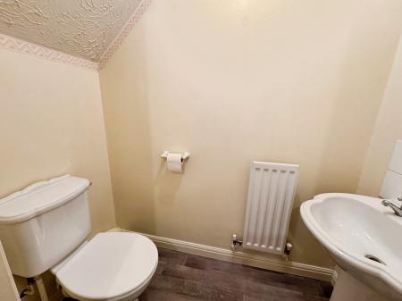 4 bedroom Detached house to let in Bowscale Close, Gamston, Nottingham, NG2