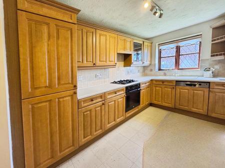 4 bedroom Detached house to let in Bowscale Close, Gamston, Nottingham, NG2