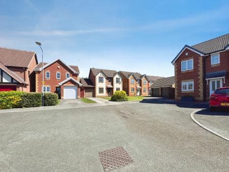 4 bedroom Detached house to let in Bowscale Close, Gamston, Nottingham, NG2