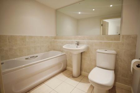 2 bedroom Flat to let in Radcliffe Road, West Bridgford, NG2