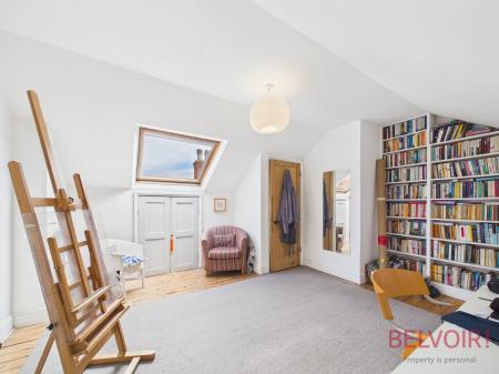 4 bedroom Semi-detached house for sale in Trent Boulevard, Lady Bay, West Bridgford, NG2