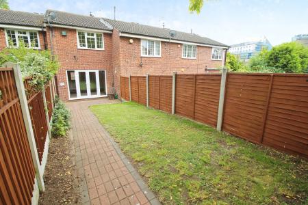 2 bedroom Town house to let in Bluecoat Close, Nottingham, NG1