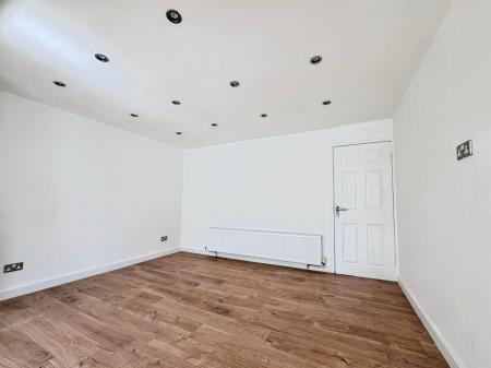 5 bedroom Detached house to let in Leahurst Road, West Bridgford, NG2