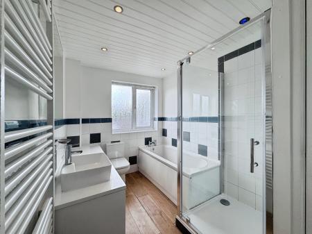 5 bedroom Detached house to let in Leahurst Road, West Bridgford, NG2