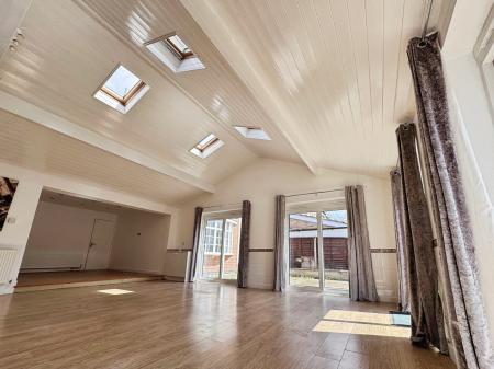 5 bedroom Detached house to let in Leahurst Road, West Bridgford, NG2