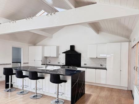 5 bedroom Detached house to let in Leahurst Road, West Bridgford, NG2