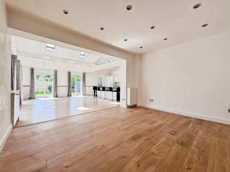 5 bedroom Detached house to let in Leahurst Road, West Bridgford, NG2