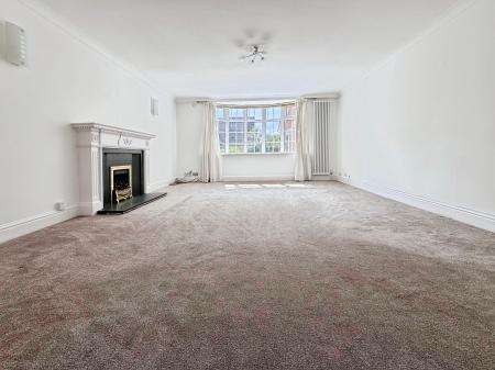 5 bedroom Detached house to let in Leahurst Road, West Bridgford, NG2