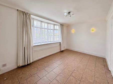 5 bedroom Detached house to let in Leahurst Road, West Bridgford, NG2
