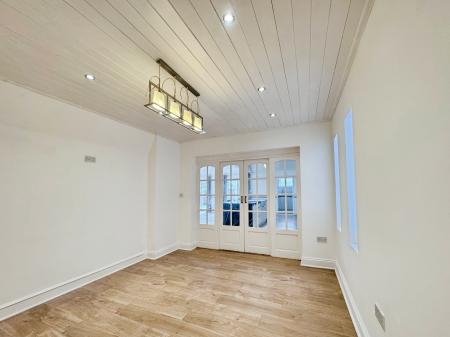 5 bedroom Detached house to let in Leahurst Road, West Bridgford, NG2