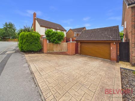 4 bedroom Detached house for sale in Linksfield Court, West Bridgford, NG2