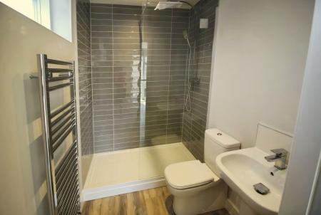 2 bedroom Flat to let in 62 Radcliffe Road, West Bridgford, NG2