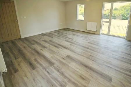 2 bedroom Flat to let in 62 Radcliffe Road, West Bridgford, NG2