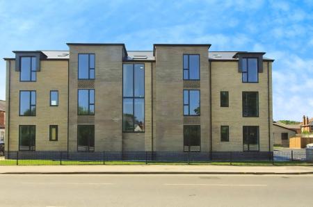 2 bedroom Flat to let in 62 Radcliffe Road, West Bridgford, NG2