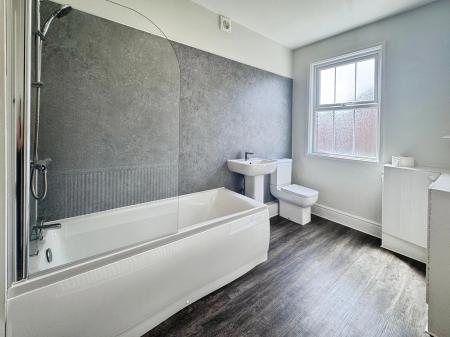 3 bedroom Terraced House to let in Glapton Road, Embankment, Nottingham, NG2