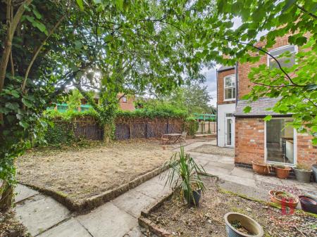 2 bedroom Terraced House for sale in Highfield Grove, West Bridgford, NG2