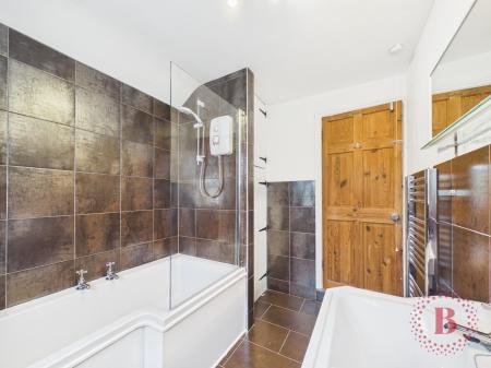 2 bedroom Terraced House for sale in Highfield Grove, West Bridgford, NG2