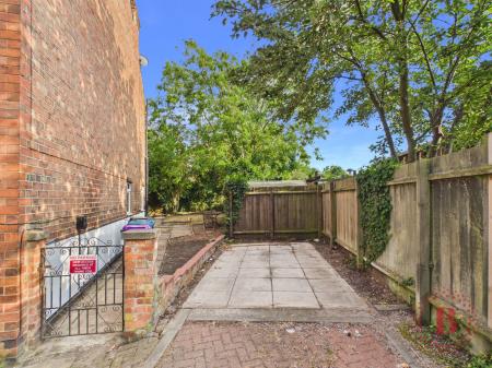 2 bedroom Terraced House for sale in Highfield Grove, West Bridgford, NG2