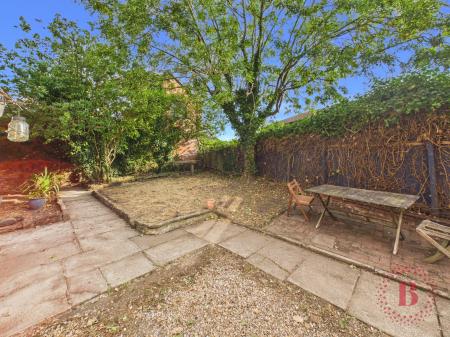 2 bedroom Terraced House for sale in Highfield Grove, West Bridgford, NG2