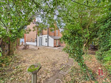 2 bedroom Terraced House for sale in Highfield Grove, West Bridgford, NG2