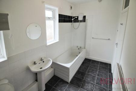 2 bedroom Flat to let in Musters Road, West Bridgford, NG2