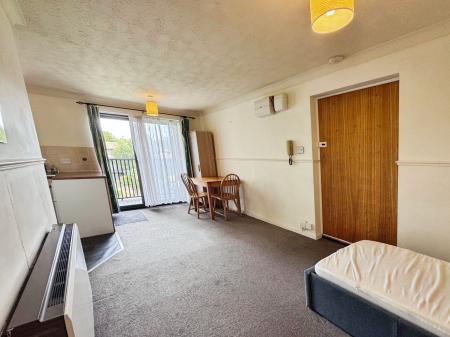 1 bedroom Flat to let in Alderney street, Nottingham, NG7