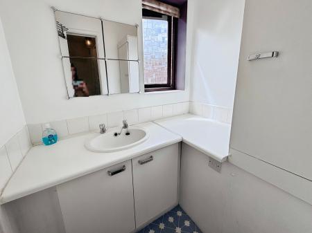 1 bedroom Flat to let in Alderney street, Nottingham, NG7