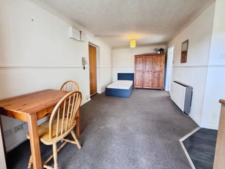 1 bedroom Flat to let in Alderney street, Nottingham, NG7