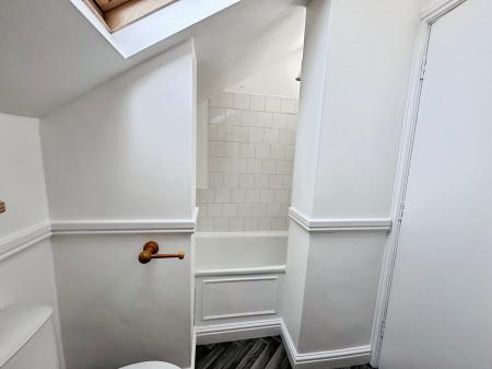 3 bedroom Apartment to let in Flat 6