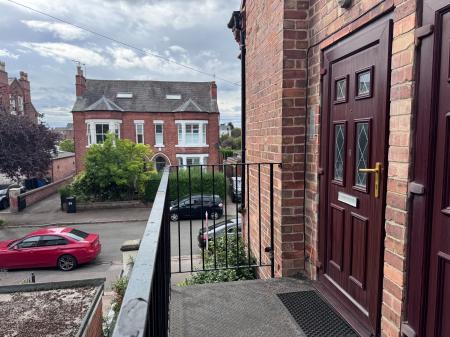 3 bedroom Apartment to let in Henry Mews, West Bridgford, NG2