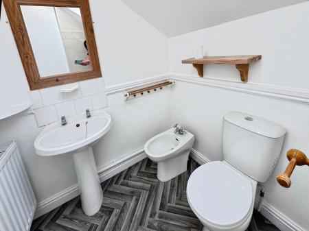 3 bedroom Apartment to let in Flat 6