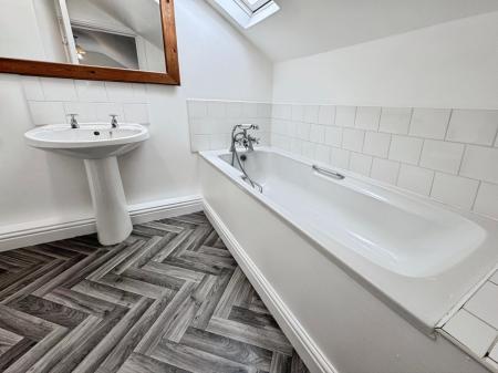 3 bedroom Apartment to let in Flat 6