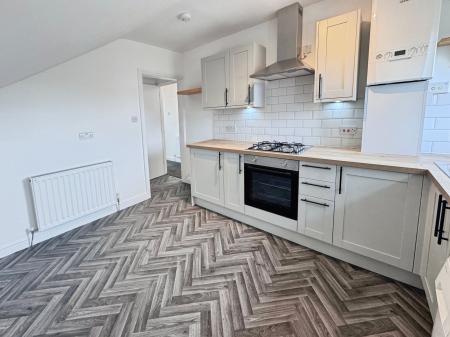 3 bedroom Apartment to let in Flat 6