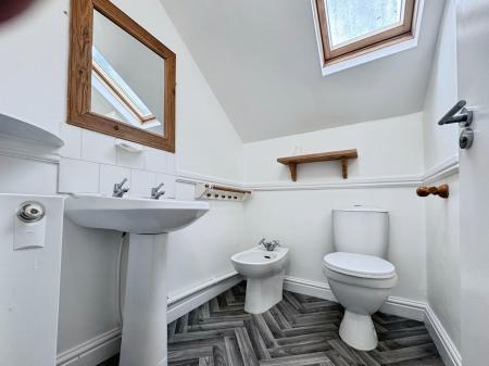 3 bedroom Apartment to let in Flat 6