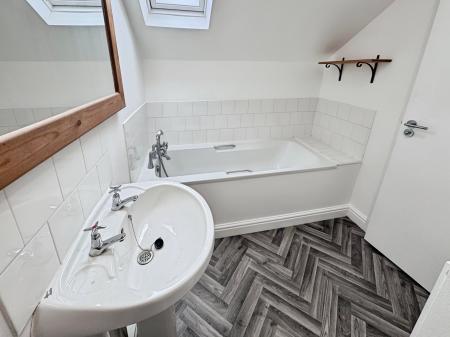 3 bedroom Apartment to let in Flat 6