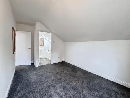3 bedroom Apartment to let in Flat 6