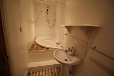 1 bedroom Flat to let in Mill Close, Old Basford, Nottingham, NG6
